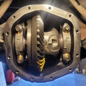 Backlash measurement during Dana 35 200mm rear differential setup on Jeep Wrangler JL