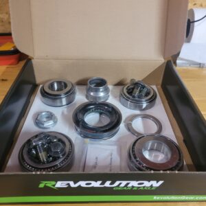 New bearings and seals installed in Dana 35 rear differential on Jeep Wrangler JL