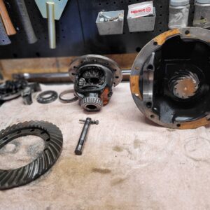 Rear differential before ARB RD142 Air Locker installation on Land Cruiser 80 LX450