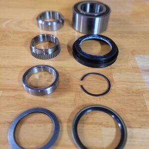 Rear wheel bearing service on Toyota Land Cruiser 100